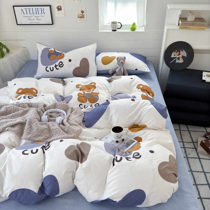 91家纺网 家纺一手货源 找家纺 可可家纺 2025新款印花卡通芦荟棉四件套亲肤床单被套三件套 萌宝小熊