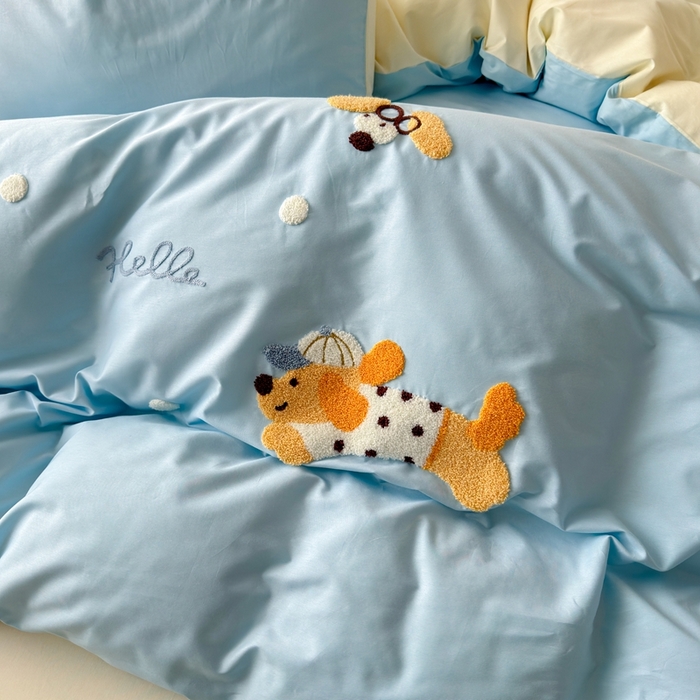 91家纺网 家纺一手货源 找家纺 锦觅家纺 2025新款卡通小清新毛巾绣全棉纯棉四件套（大版定位花型） 奔跑的狗狗