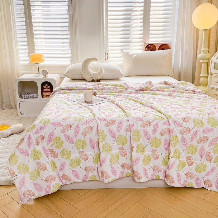 91家纺网 家纺一手货源 找家纺 好梦来家纺（原锦茂家纺） 2025新款印花凉感丝抗菌夏被 叶叶相伴