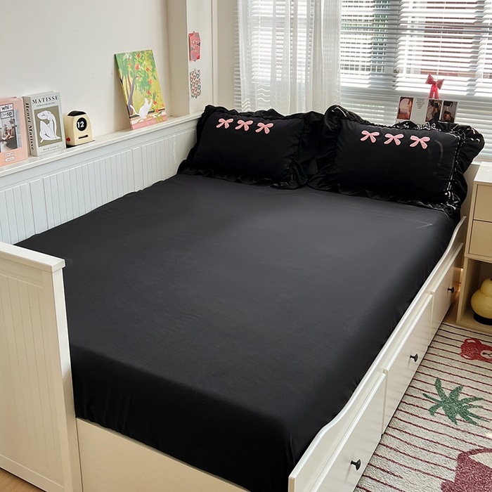 91家纺网 家纺一手货源 找家纺 艺玲家纺 2025新款赫本风系列法式花边水洗棉四件套 小香风 蝴蝶结-黑色