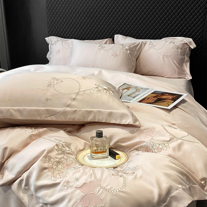 91家纺网 家纺一手货源 找家纺 优悦 2025新款冰丝简奢绣花四件套 雅韵佳人-粉