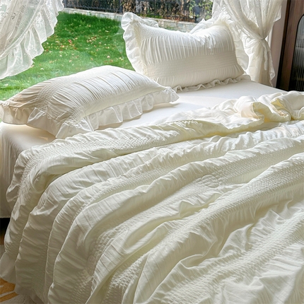 91家纺网 家纺一手货源 找家纺 灰鲸2025新款泡泡纱公主风花边款夏被夏凉被空调被四件套系列 泡泡纱花边款-奶昔白+奶油白