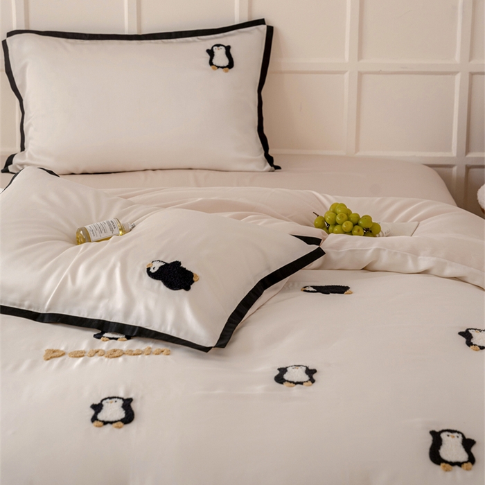 91家纺网 家纺一手货源 找家纺 FORTWO家纺原创设计（FOR TWO家纺） 2025新款60支兰精天丝毛巾绣四件套-断角款 企鹅