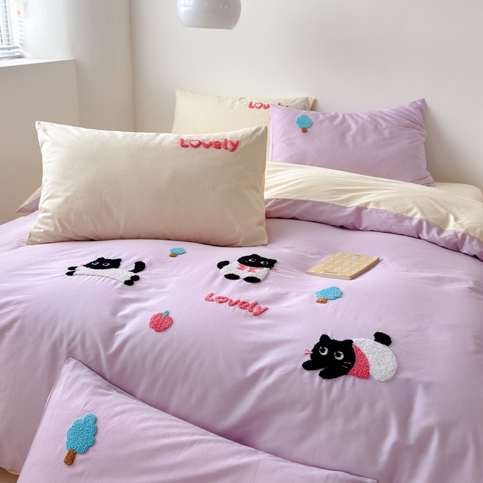 91家纺网 家纺一手货源 找家纺 锦觅家纺 2025新款卡通小清新毛巾绣全棉纯棉四件套（大版定位花型） 嬉戏猫咪