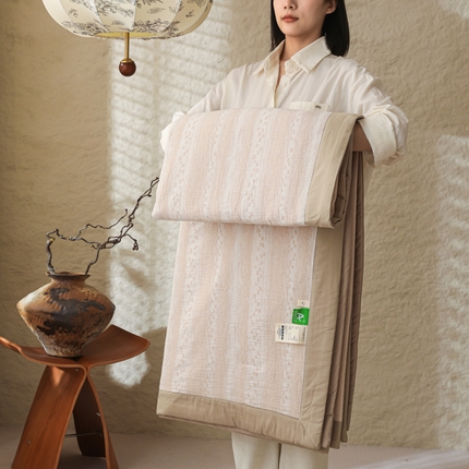 91家纺网 家纺一手货源 找家纺 眠博士 2025新款A类全棉包边三层纱提花夏被四件套 包边三层纱夏被-时光-杏