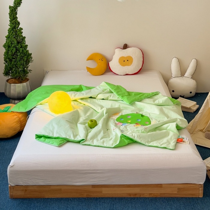 91家纺网 家纺一手货源 找家纺 2025新款快乐多巴胺纯棉夏被 绿色彩虹小恐龙