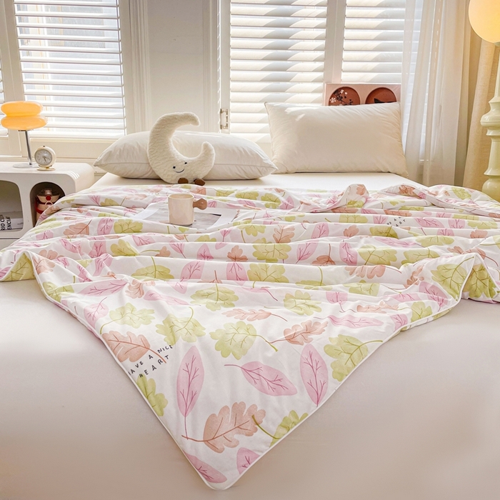 91家纺网 家纺一手货源 找家纺 好梦来家纺（原锦茂家纺） 2025新款印花凉感丝抗菌夏被 叶叶相伴