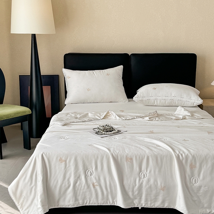 91家纺网 家纺一手货源 找家纺 茧羽世家 2025新款超柔蚕花夏被系列 蝶恋花