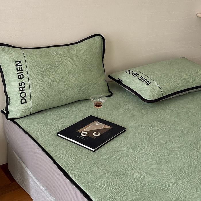91家纺网 家纺一手货源 找家纺 圆岛家纺 2025新款3D高分子凉感浮雕提花软凉席床笠款三件套 漠语-绿