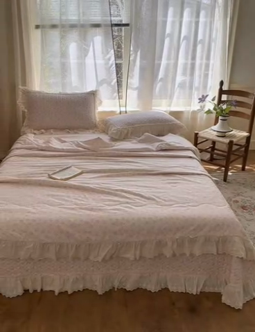 91家纺网 家纺一手货源 找家纺 淑女公社家纺  2025春夏新款法式纯棉双层纱夏被床盖四件套 粉黛