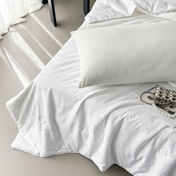 91家纺网 家纺一手货源 找家纺 茧羽世家 2025新款全棉软糯亲肤提花蚕丝夏被 如意 提花 白