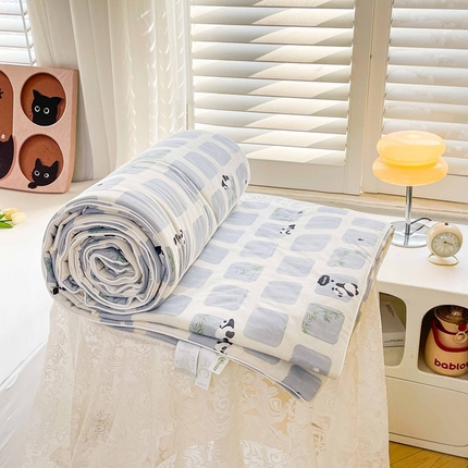 91家纺网 家纺一手货源 找家纺 好梦来家纺（原锦茂家纺） 2025新款印花凉感丝抗菌夏被 竹竹熊