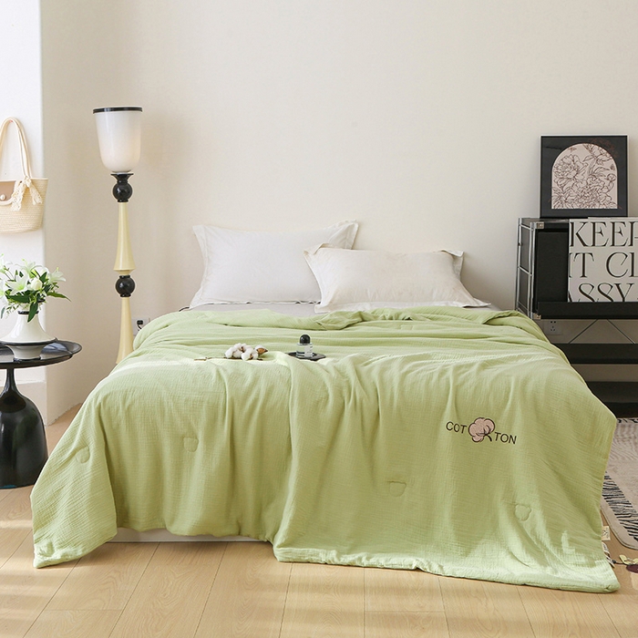 91家纺网 家纺一手货源 找家纺 2025新款A类全棉双层皱皱纱立体烫画纯色款大豆夏凉被空调被 绉绉-草绿
