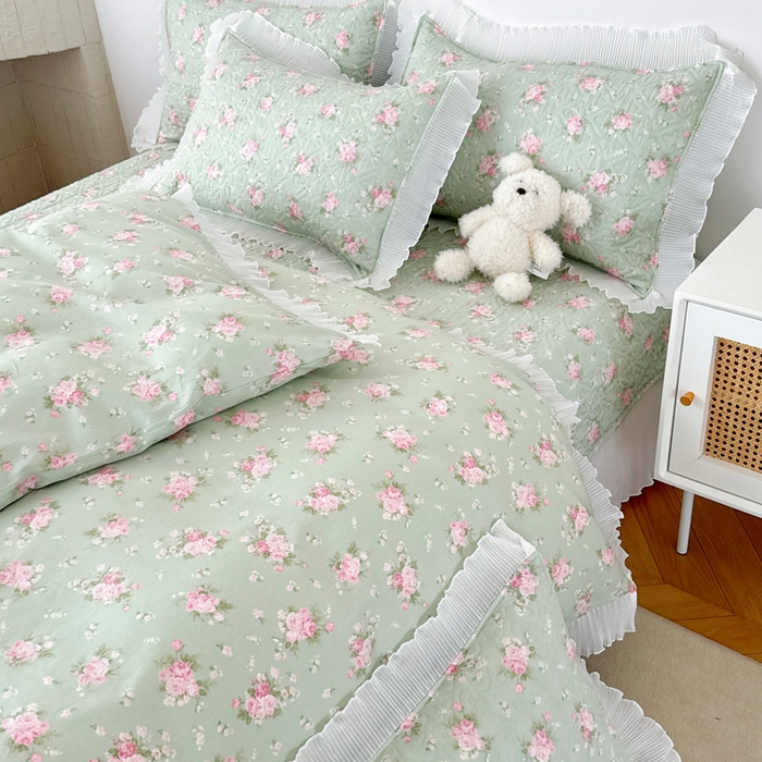 91家纺网 家纺一手货源 找家纺 添越 2024小清新韩版蕾丝花边纯棉夹棉床盖三件套全棉花开半夏