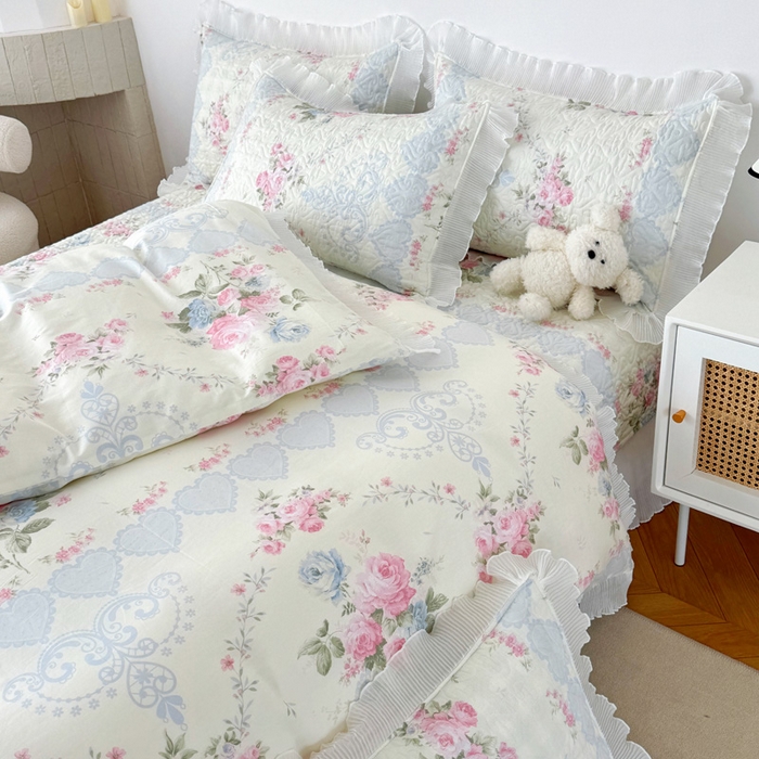 91家纺网 家纺一手货源 找家纺 添越 2024小清新韩版蕾丝花边纯棉夹棉床盖三件套全棉恋爱季节