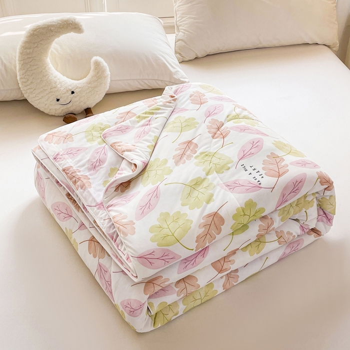 91家纺网 家纺一手货源 找家纺 好梦来家纺（原锦茂家纺） 2025新款印花凉感丝抗菌夏被 叶叶相伴