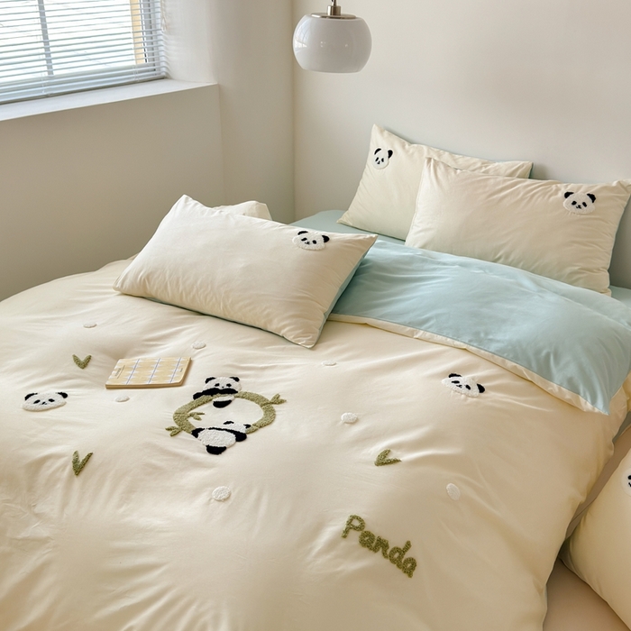 91家纺网 家纺一手货源 找家纺 锦觅家纺 2025新款卡通小清新毛巾绣全棉纯棉四件套（大版定位花型） 可爱熊猫