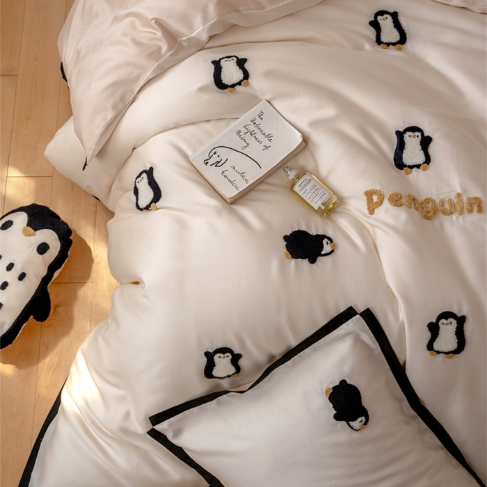 91家纺网 家纺一手货源 找家纺 FORTWO家纺原创设计（FOR TWO家纺） 2025新款60支兰精天丝毛巾绣四件套-断角款 企鹅