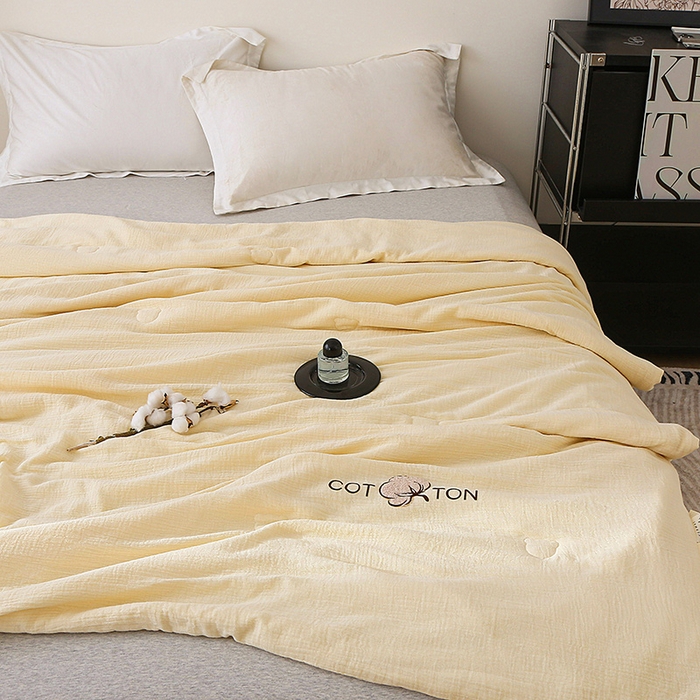 91家纺网 家纺一手货源 找家纺 2025新款A类全棉双层皱皱纱立体烫画纯色款大豆夏凉被空调被 皱皱-米黄