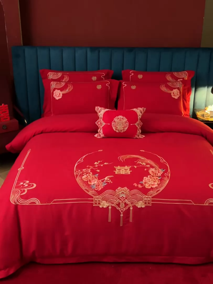 91家纺网 家纺一手货源 找家纺 晶缦家纺 2025新款喷气全棉13376婚庆绣花四件套 缘来是你