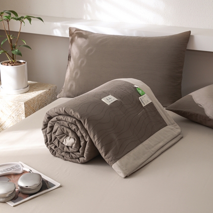 91家纺网 家纺一手货源 找家纺 （总）眠博士 2025新款A类全棉波纹纱提花大豆纤维追忆包边夏被四件套