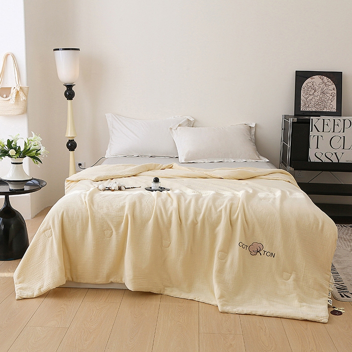 91家纺网 家纺一手货源 找家纺 2025新款A类全棉双层皱皱纱立体烫画纯色款大豆夏凉被空调被 皱皱-米黄