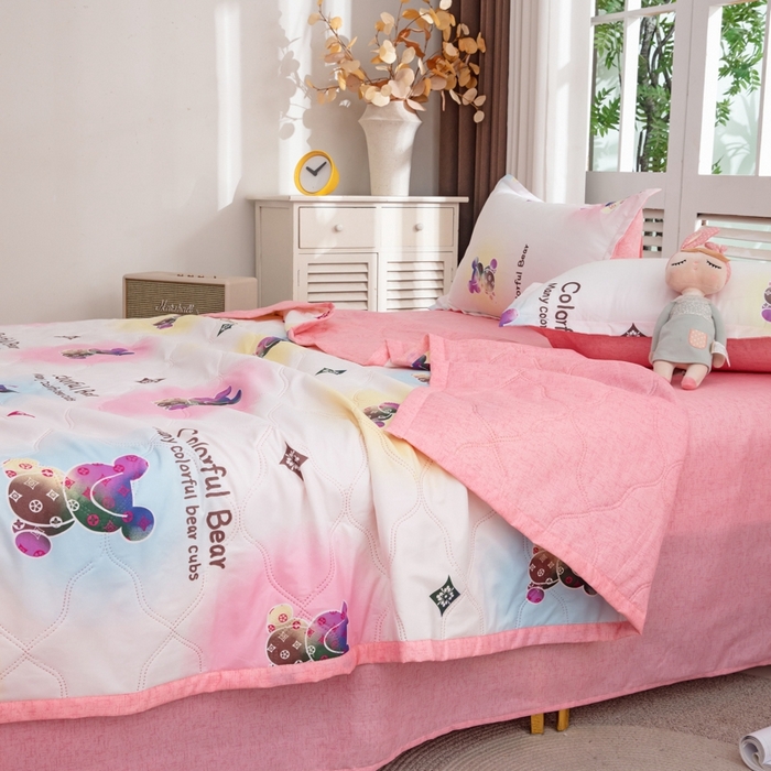 91家纺网 家纺一手货源 找家纺 乐居坊2025新款亲肤舒适印花芦荟棉夏凉被四件套 疯狂世界