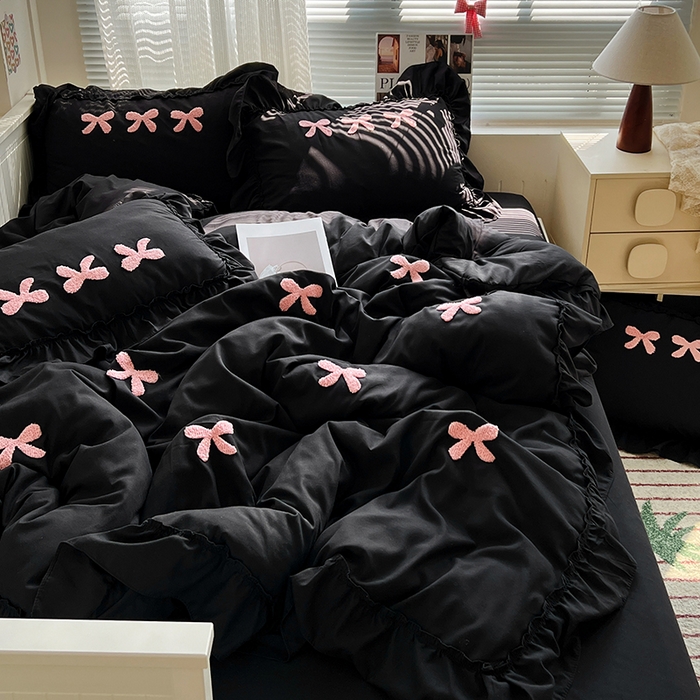 91家纺网 家纺一手货源 找家纺 艺玲家纺 2025新款赫本风系列法式花边水洗棉四件套 小香风 蝴蝶结-黑色