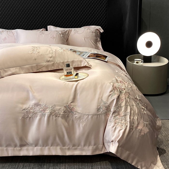 91家纺网 家纺一手货源 找家纺 优悦 2025新款冰丝简奢绣花四件套 雅韵佳人-粉