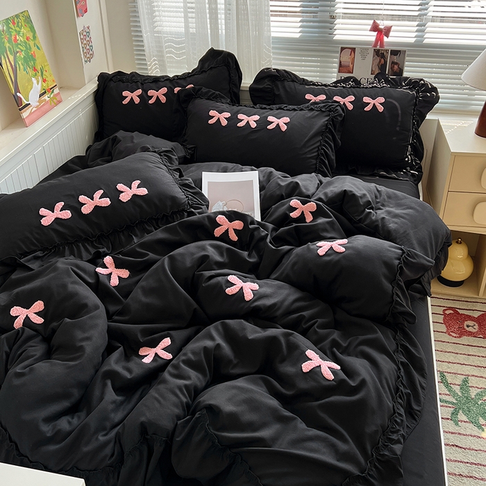 91家纺网 家纺一手货源 找家纺 艺玲家纺 2025新款赫本风系列法式花边水洗棉四件套 小香风 蝴蝶结-黑色