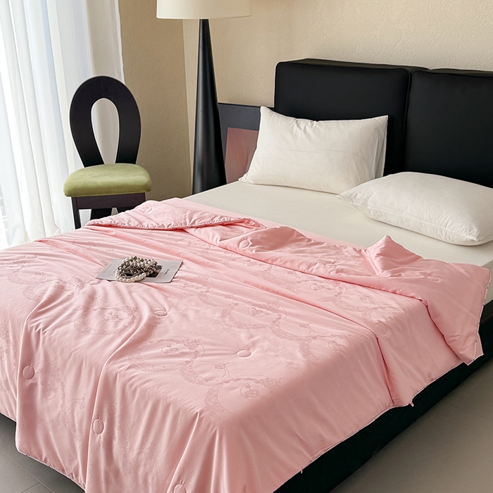 91家纺网 家纺一手货源 找家纺 茧羽世家 2025新款全棉软糯亲肤提花蚕丝夏被 如意 提花 粉