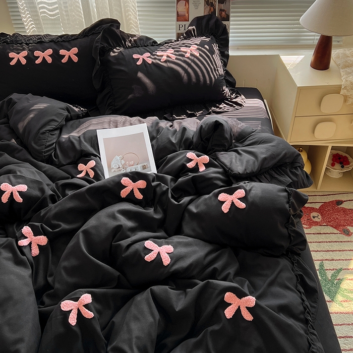 91家纺网 家纺一手货源 找家纺 艺玲家纺 2025新款赫本风系列法式花边水洗棉四件套 小香风 蝴蝶结-黑色