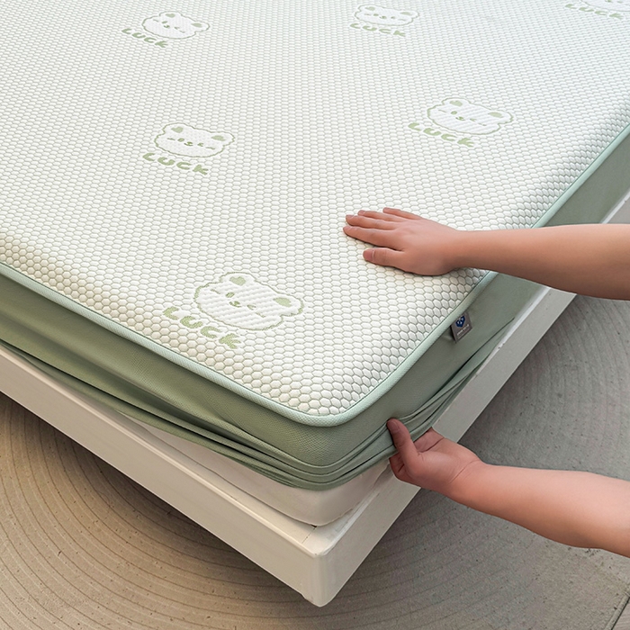 91家纺网 家纺一手货源 找家纺 喜居 2025新款A类凉豆豆提花床笠凉感豆豆床笠 luck小冰熊-绿