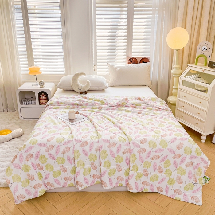 91家纺网 家纺一手货源 找家纺 好梦来家纺（原锦茂家纺） 2025新款印花凉感丝抗菌夏被 叶叶相伴