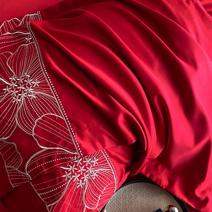 91家纺网 家纺一手货源 找家纺 优悦 2025新款冰丝简奢绣花四件套 北欧情调-红