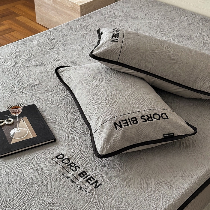 91家纺网 家纺一手货源 找家纺 圆岛家纺 2025新款3D高分子凉感浮雕提花软凉席床笠款三件套 漠语-灰