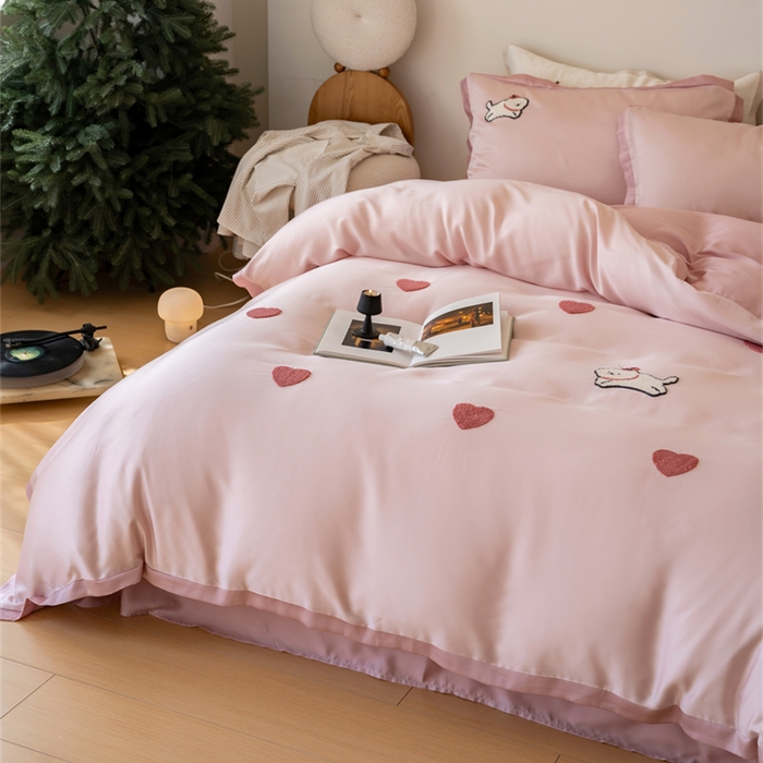 91家纺网 家纺一手货源 找家纺 FORTWO家纺原创设计（FOR TWO家纺） 2025新款60支兰精天丝毛巾绣四件套-断角款 初恋