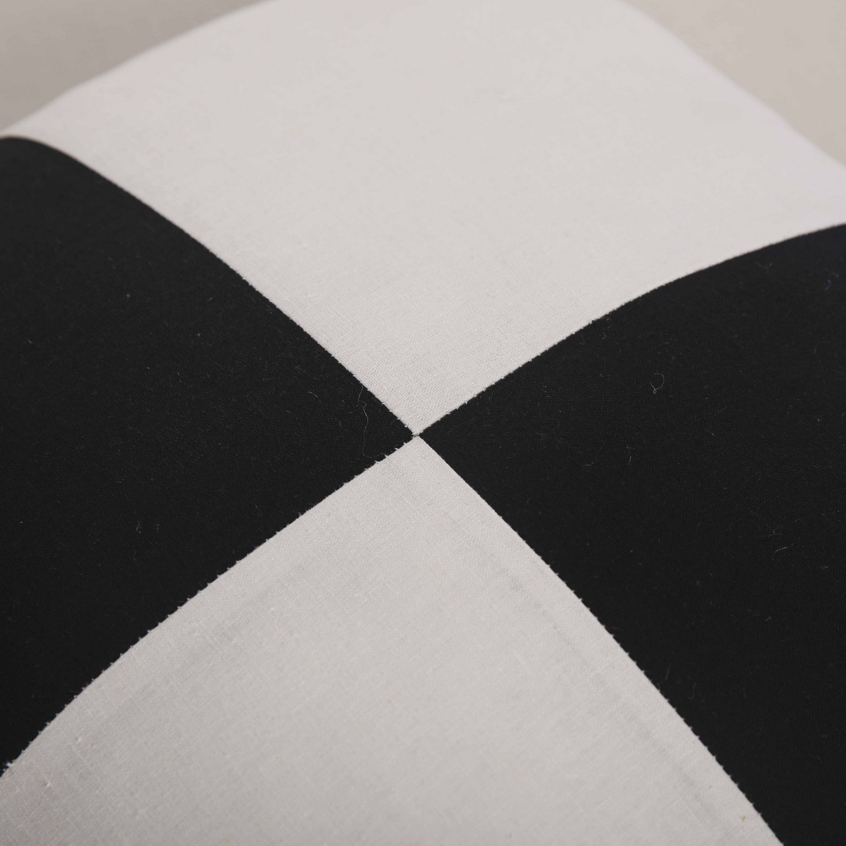 91家纺网 家纺一手货源 找家纺 （总）煌朝家纺 2025新款刺绣抱枕赠品抱枕直播赠品小礼品小抱枕跑量小赠品