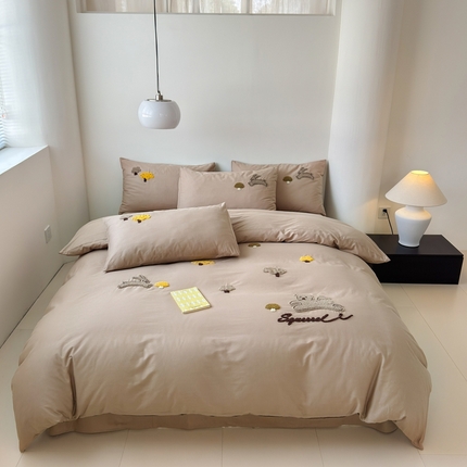 91家纺网 家纺一手货源 找家纺 （总）锦觅家纺 2025新款卡通小清新毛巾绣全棉纯棉四件套（大版定位花型）