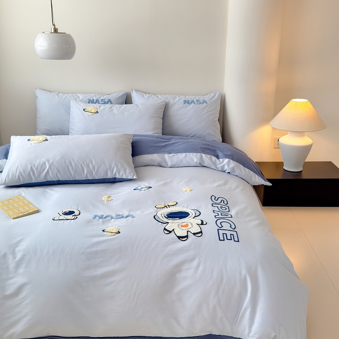 91家纺网 家纺一手货源 找家纺 锦觅家纺 2025新款卡通小清新毛巾绣全棉纯棉四件套（大版定位花型） 小宇航员