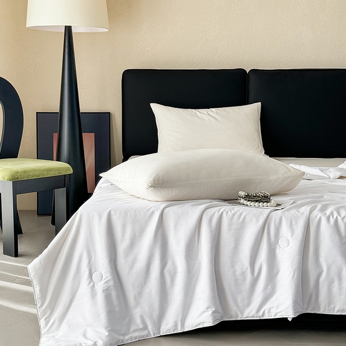 91家纺网 家纺一手货源 找家纺 茧羽世家 2025新款全棉软糯亲肤提花蚕丝夏被 如意 提花 白