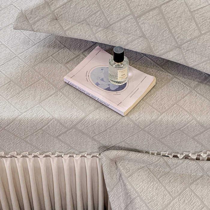 91家纺网 家纺一手货源 找家纺 棉生活家纺 2025新款高端款冰离子超软按摩凉席 方格-灰-床裙款