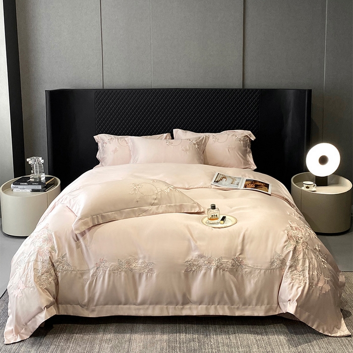 91家纺网 家纺一手货源 找家纺 优悦 2025新款冰丝简奢绣花四件套 雅韵佳人-粉