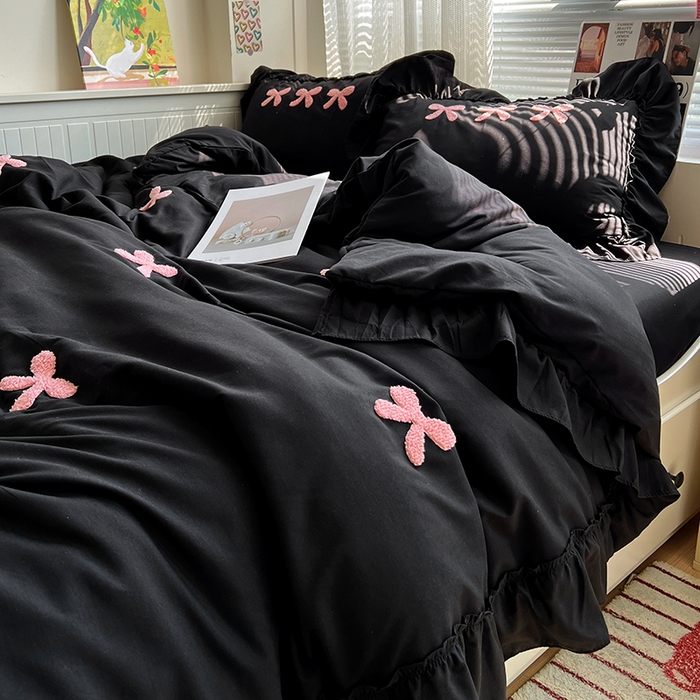 91家纺网 家纺一手货源 找家纺 艺玲家纺 2025新款赫本风系列法式花边水洗棉四件套 小香风 蝴蝶结-黑色