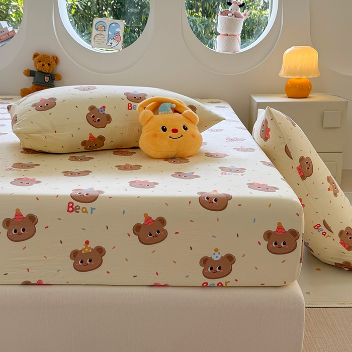 91家纺网 家纺一手货源 找家纺 十一家居 2025新款ins韩系卡通印花亲肤水洗棉床笠 奶芙小熊