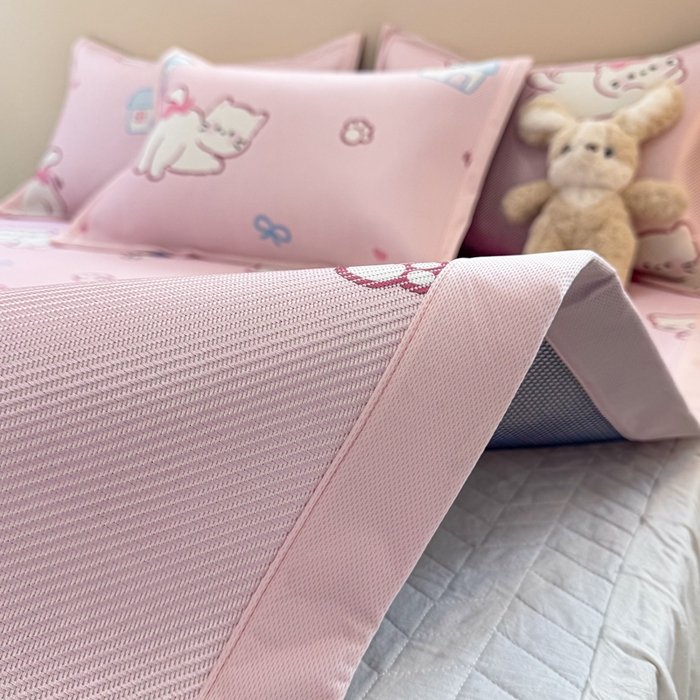 91家纺网 家纺一手货源 找家纺 典曼家纺 2025新款600D数码印花冰藤席席子凉席-床席款 奶茶猫咪