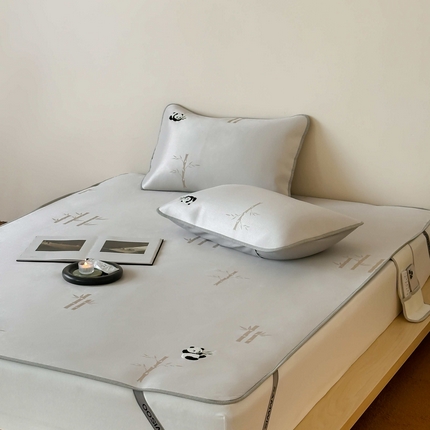 2025新款抗菌防螨熊猫系列毛巾绣提花冰丝养生席-终版 熊猫高升床席