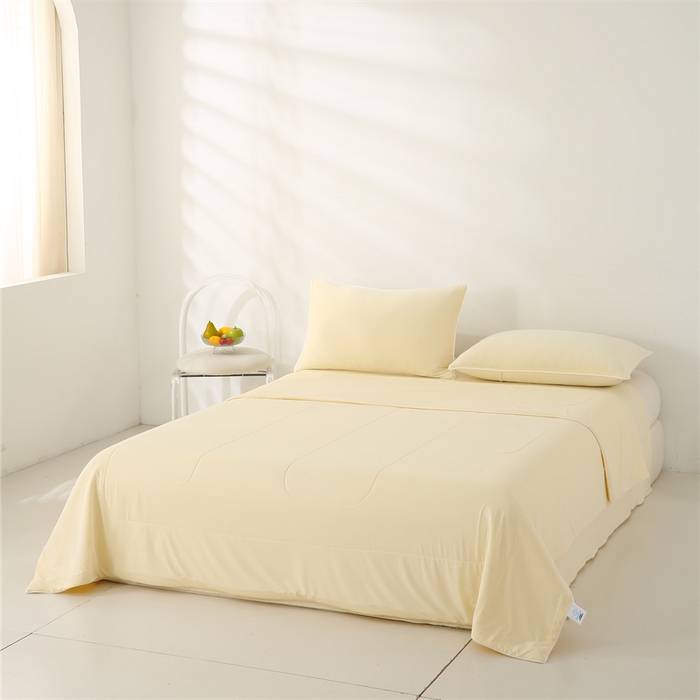 91家纺网 家纺一手货源 找家纺 小禹仔 2025新款母婴级水洗硅胶夏被夏凉被子被芯 浅黄