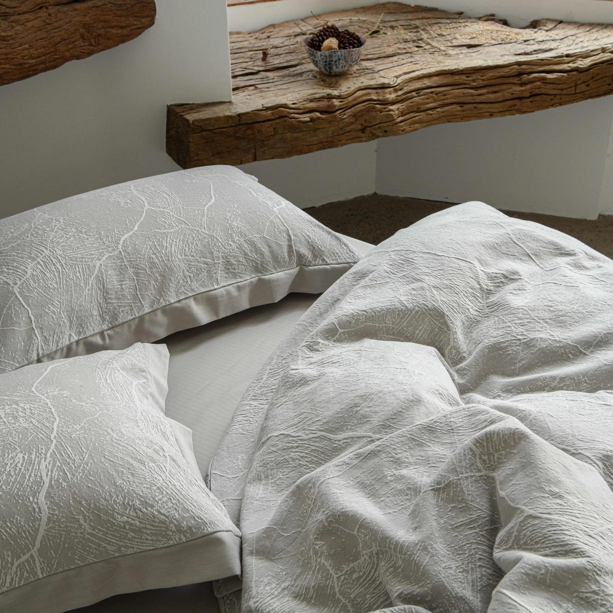 91家纺网 家纺一手货源 找家纺 云上 2025全棉提花床品系列·冰裂   色织冰裂-浅灰