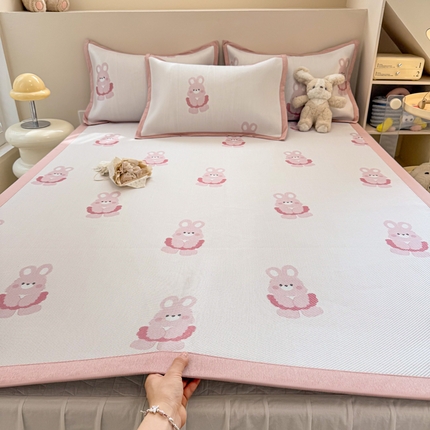 91家纺网 家纺一手货源 找家纺 （总）典曼家纺 2025新款600D数码印花冰藤席席子凉席-床席款